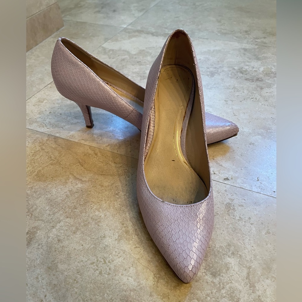 Pretty Cole Haan lavender ( light purple / pink) embossed heels
